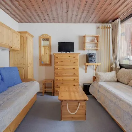 Apt Near The Slopes In *